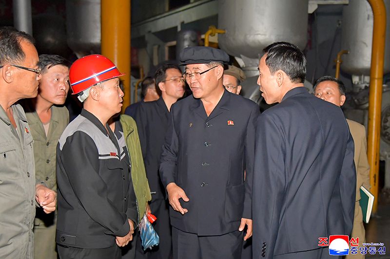 Premier Pak inspects different sectors in North and South Phyongan provinces