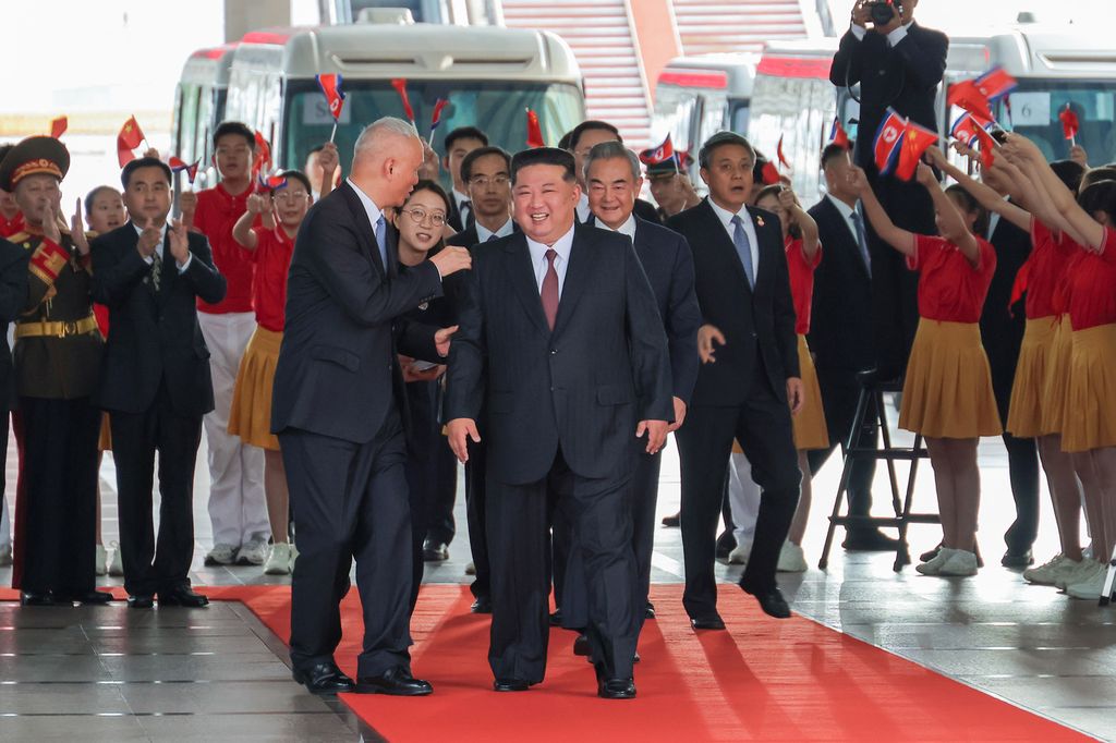 Respected Comrade Kim Jong Un Arrives in Beijing - Image 2