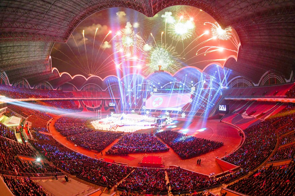 Art Performance Given for Seeing in New Year - Image 18