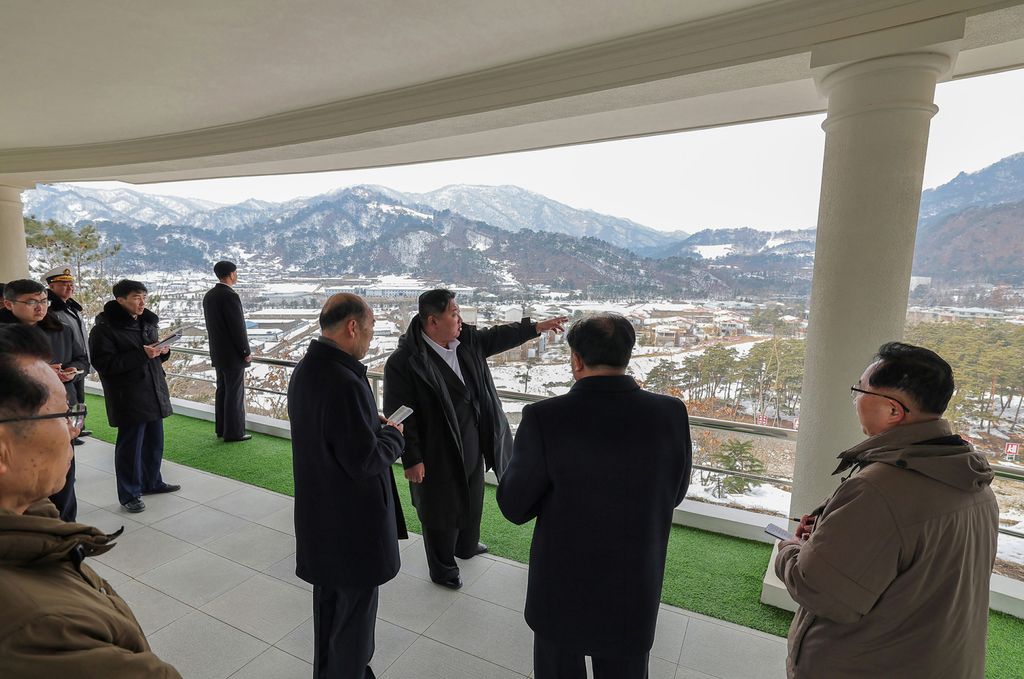 Respected Comrade Kim Jong Un Gives Field Guidance at Onpho Working People’s Holiday Camp under Construction