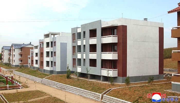 New houses built in Phyongwon County - Image 2