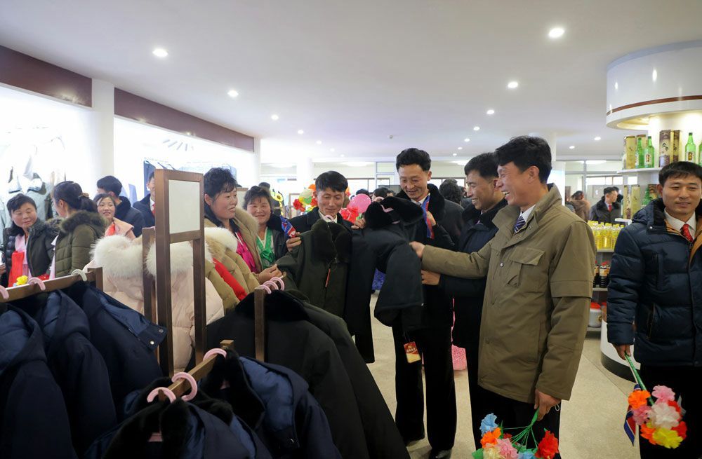 Regional-Industry Factories in Hwangju County Inaugurated - Image 25