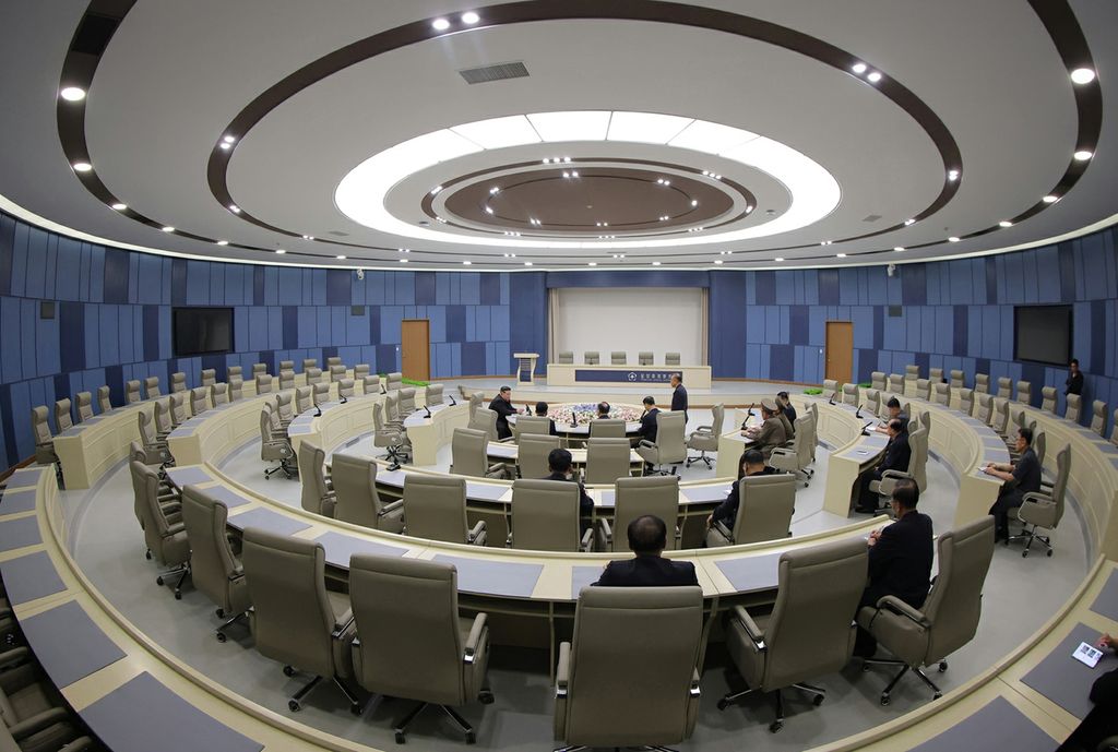 Respected Comrade Kim Jong Un Visits Pyongyang General Hospital Nearing Inauguration - Image 20