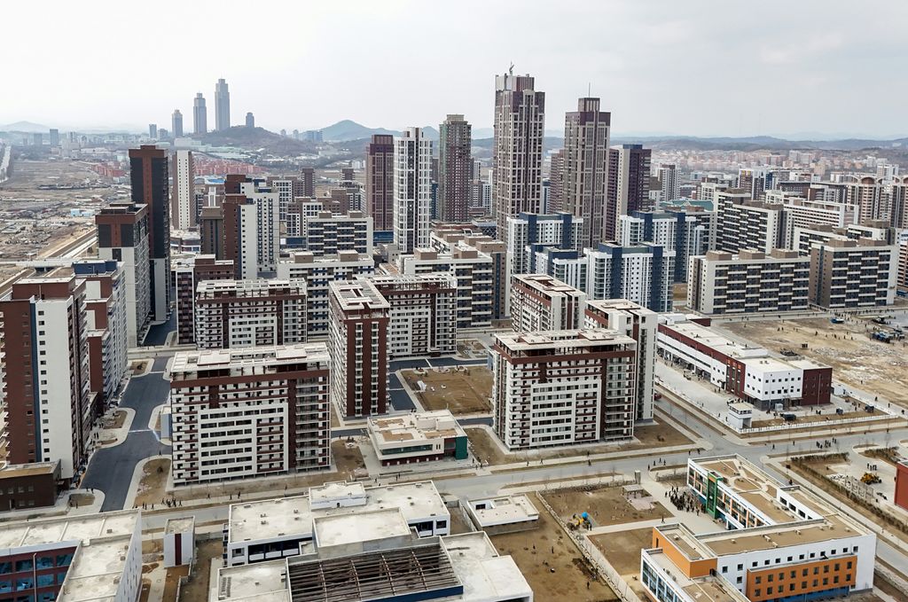 Respected Comrade Kim Jong Un Visits Construction Site of 10 000 Flats at Third Stage in Hwasong Area Nearing Completion - Image 24