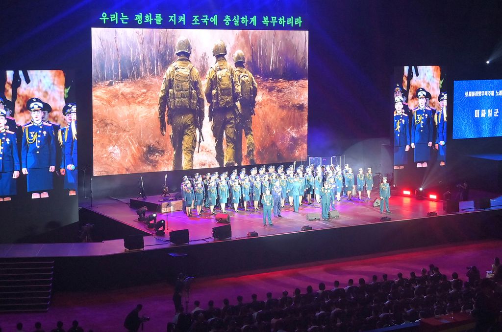 Russian Artistes Give Art Performance - Image 11