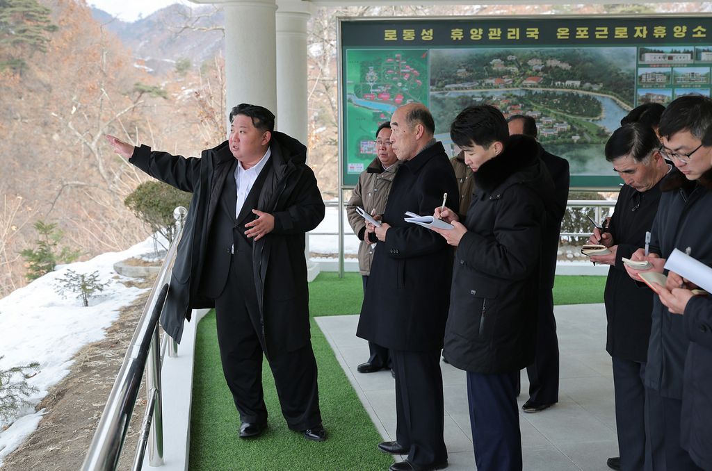 Respected Comrade Kim Jong Un Gives Field Guidance at Onpho Working People’s Holiday Camp under Construction - Image 4