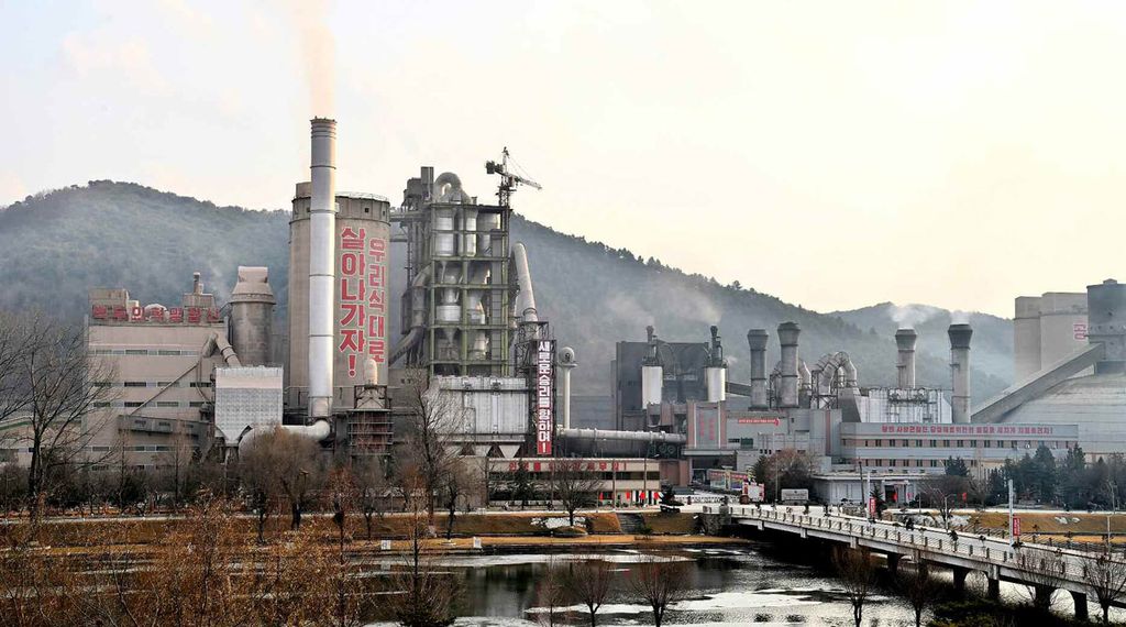 Yearly Economic Plan Fulfilled at Sangwon Cement Complex - Image 4