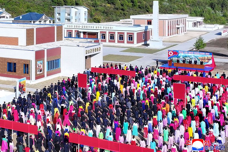 Public and production buildings newly-built at Tapsang Farm in Unsan County - Image 11