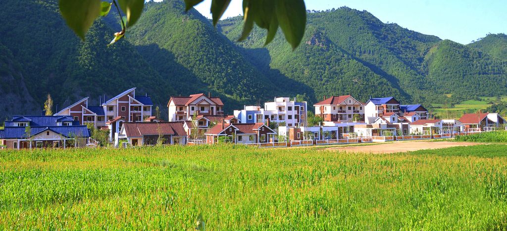 Farmers in Hoeryong City of DPRK Move into New Houses - Image 3