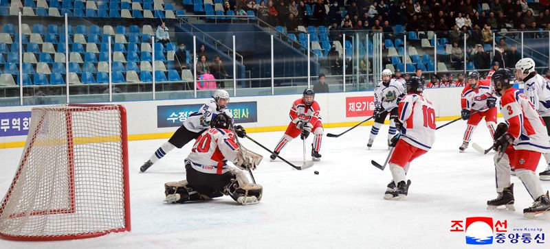 Friendly match held between ice hockey teams of DPRK and Russia - Image 7