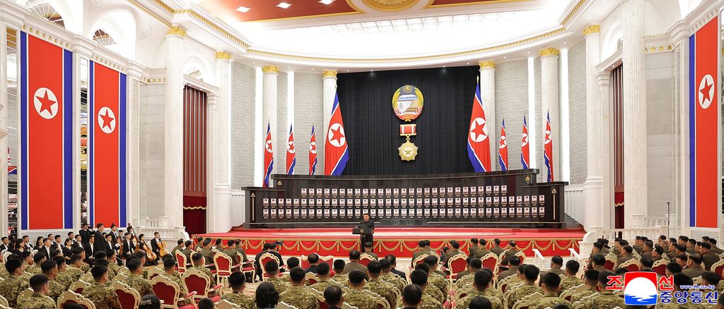 Highest glory to representatives of great honour of DPRK, admirable sonsCeremony of awarding state commendations to commanding officers and combatants of KPA overseas operation units takes place - Image 20