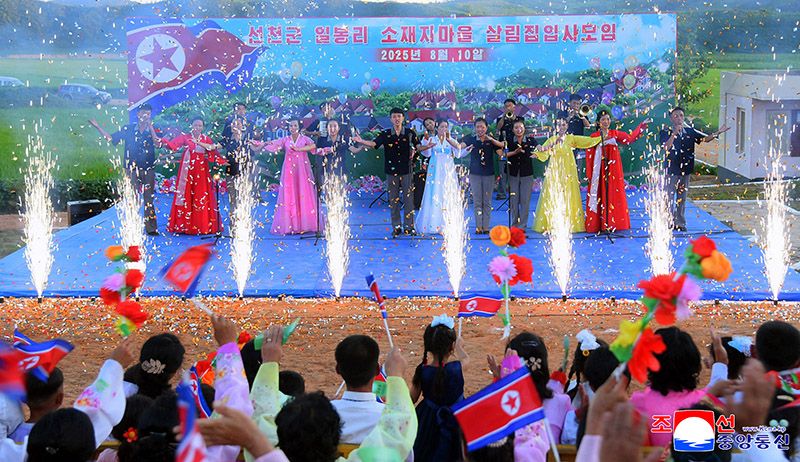 Farmers move into new houses in Sonchon - Image 5