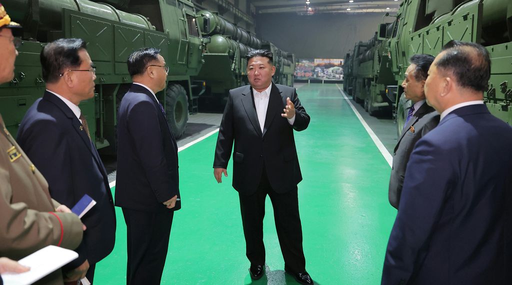 Respected Comrade Kim Jong Un Gives Field Guidance at Major Munitions Industry Enterprise