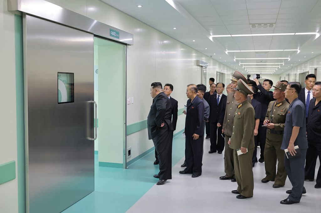 Respected Comrade Kim Jong Un Visits Pyongyang General Hospital Nearing Inauguration - Image 13
