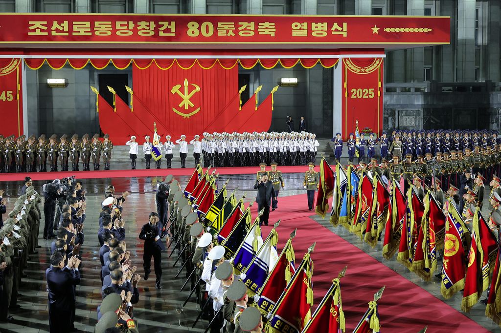 Miltary Parade Marks 80th Founding Anniversary of WPK
