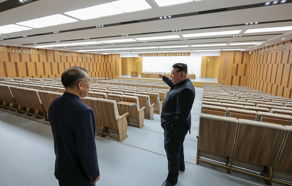 Respected Comrade Kim Jong Un Visits Pyongyang General Hospital Nearing Inauguration - Image 23