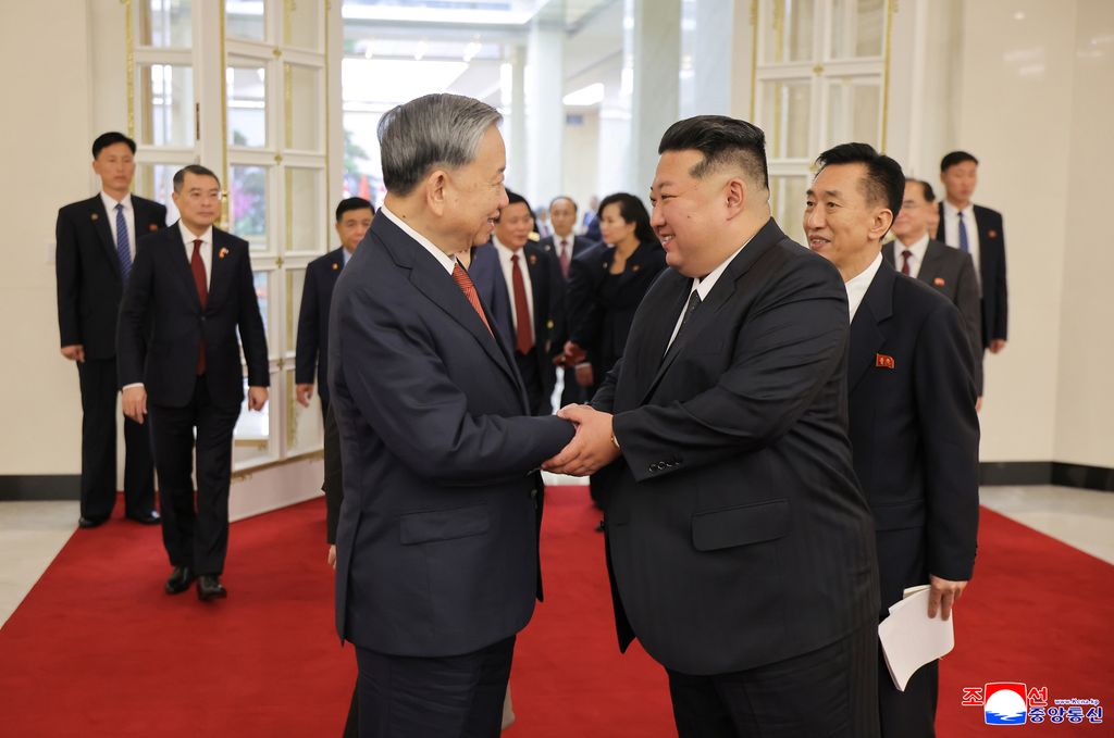RespectedComrade Kim Jong Un has talks with General Secretary of Central Committee of Communist Party of Vietnam - Image 4