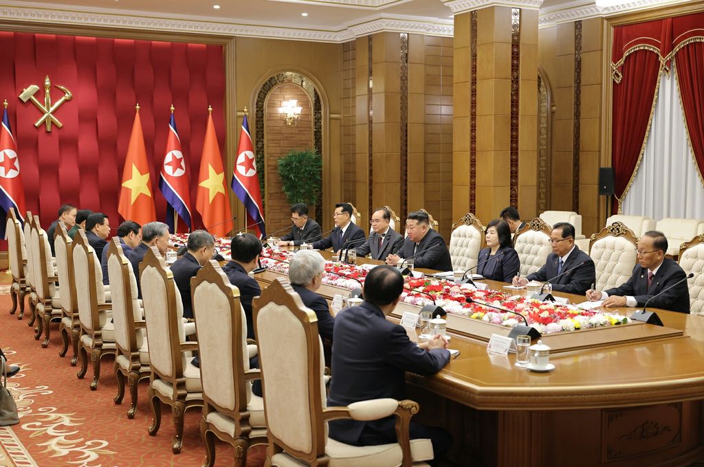 Respected Comrade Kim Jong Un Has Talks with General Secretary of Central Committee of Communist Party of Vietnam - Image 7