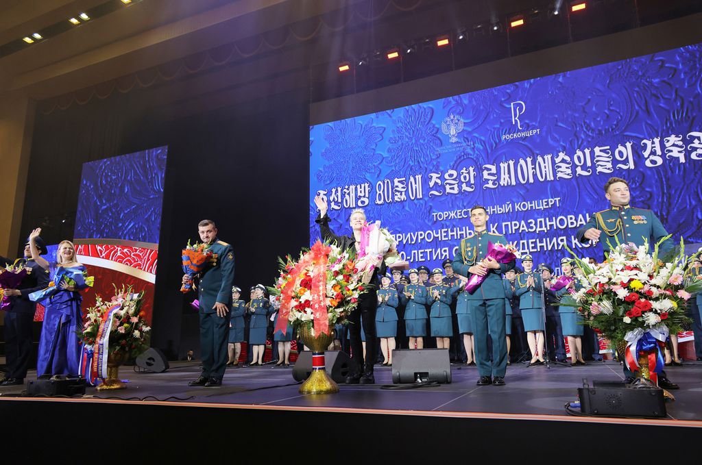 Russian Artistes Give Art Performance - Image 23