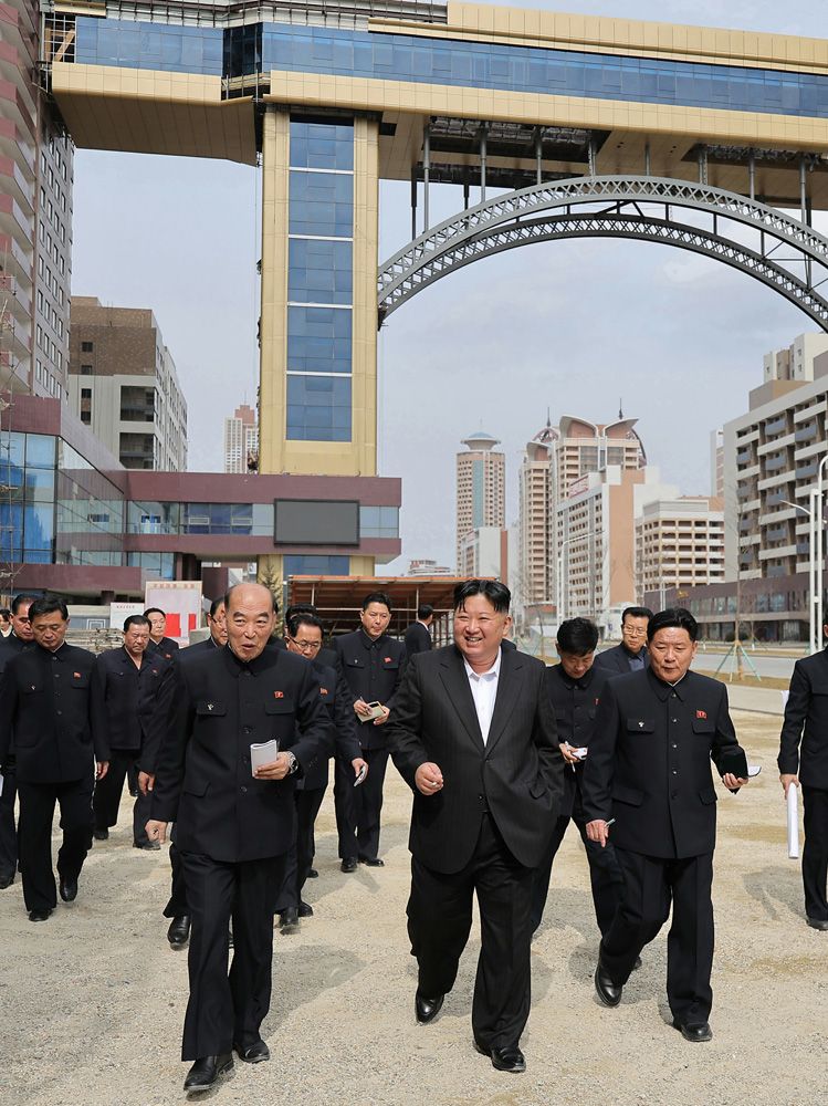 Respected Comrade Kim Jong Un Visits Construction Site of 10 000 Flats at Third Stage in Hwasong Area Nearing Completion - Image 6