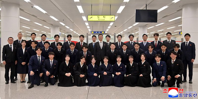 Home-visiting group of Korean students in Japan arrives in Pyongyang