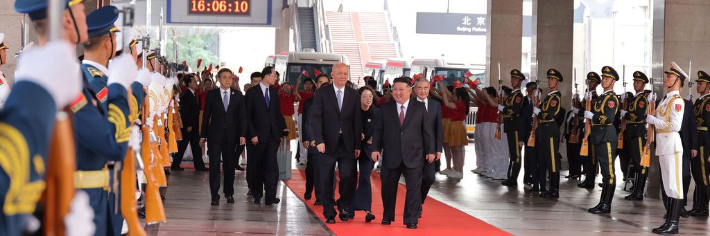 Respected Comrade Kim Jong Un Arrives in Beijing - Image 5