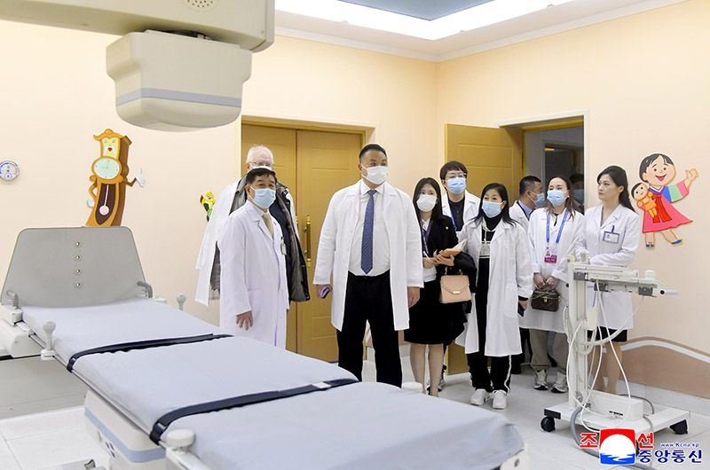 Delegation of Kim Il Sung - Kim Jong Il Foundation Conference visits Tower of Juche Idea