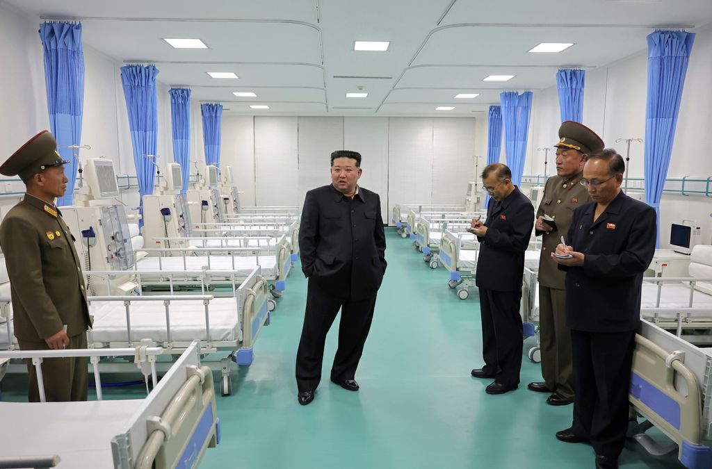 Respected Comrade Kim Jong Un Visits Pyongyang General Hospital Nearing Inauguration - Image 9