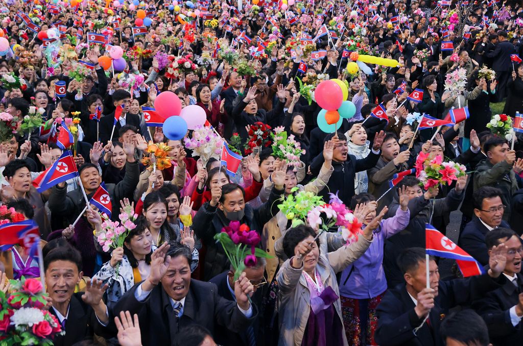 Another Spectacular Appearance Symbolic of New Heyday of Pyongyang Construction and Efflorescence of Pyongyang CultureInauguration Ceremony of 10 000 Flats at Third Stage in Hwasong Area Takes Place with Splendour - Image 8