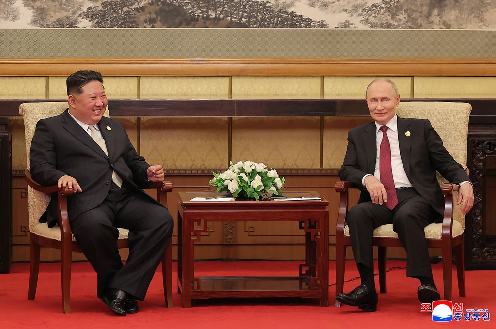 RespectedComrade Kim Jong Un meets Russian President Vladimir Vladimirovich Putin - Image 3