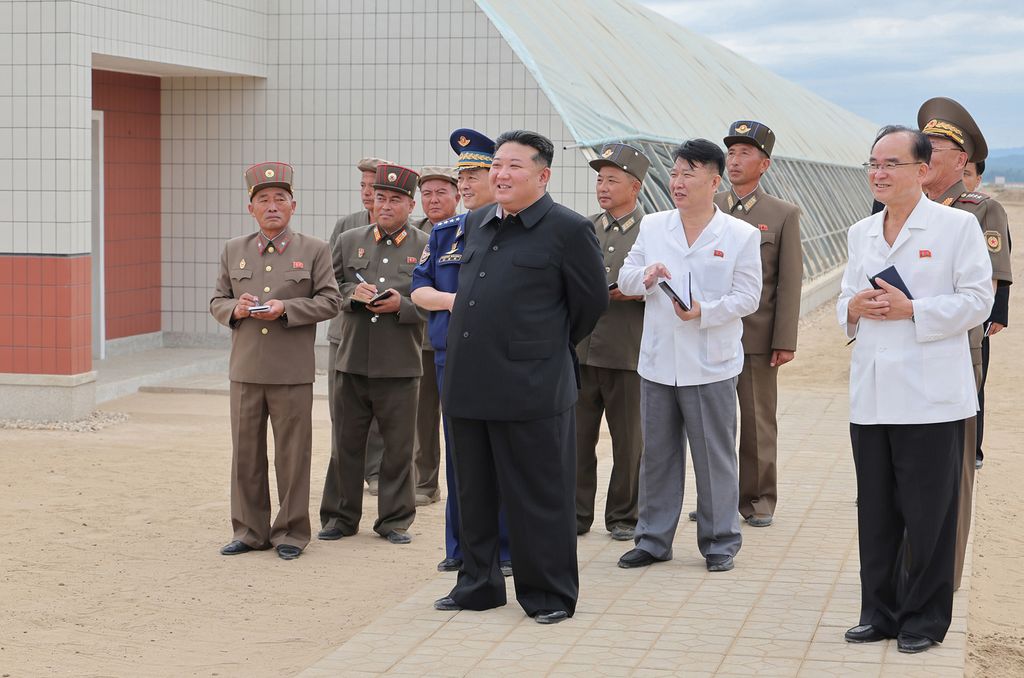 Respected Comrade Kim Jong Un Gives Field Guidance at Construction Sites of Wihwado Combined Greenhouse Farm and Permanent Embankments in Island Area - Image 5