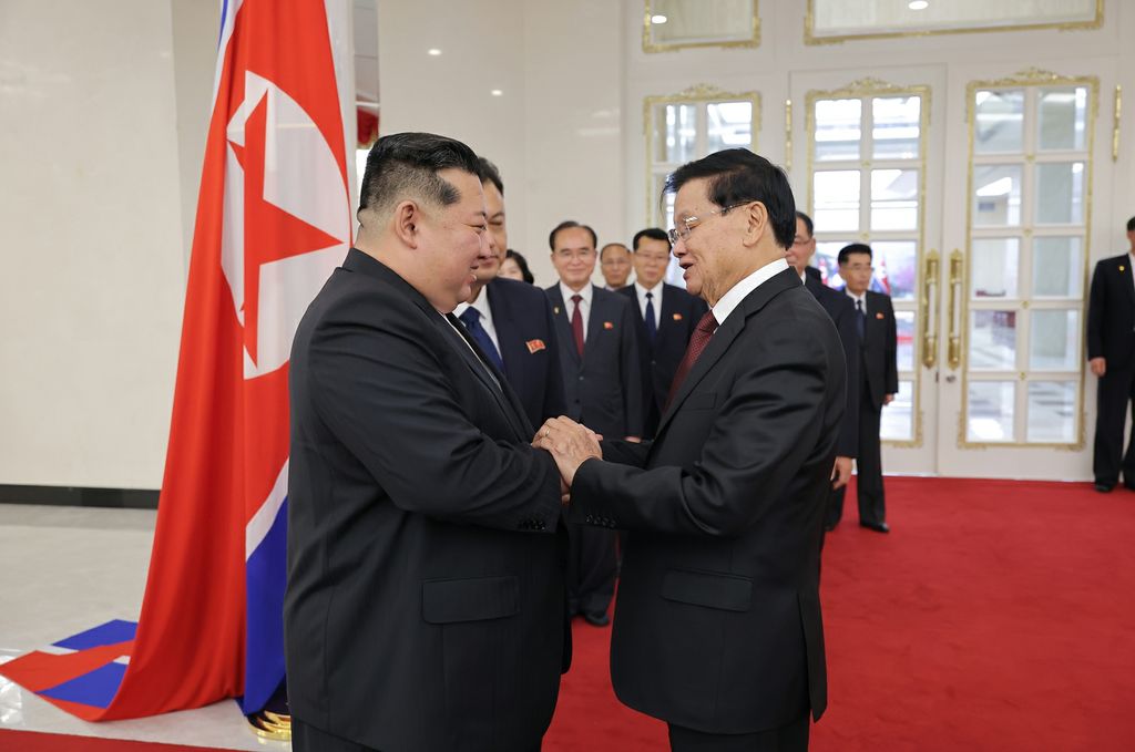 Respected Comrade Kim Jong Un Has Talks with Lao President - Image 10