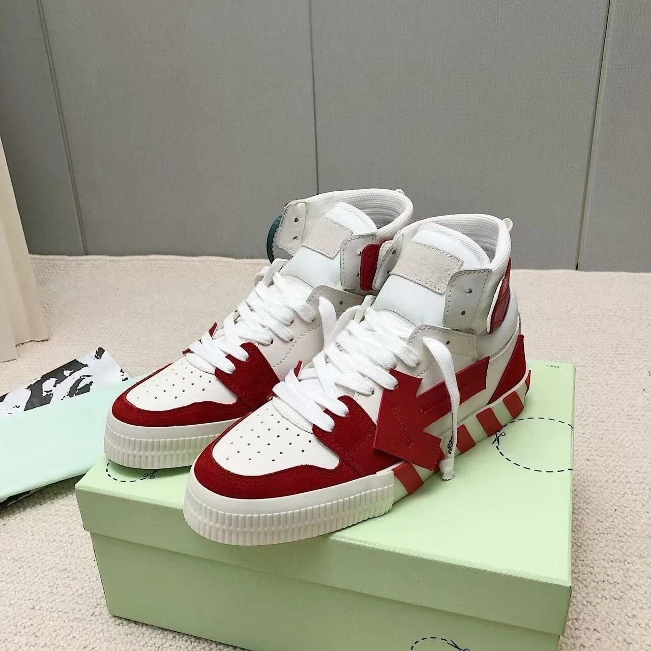 Off-White Off-Court