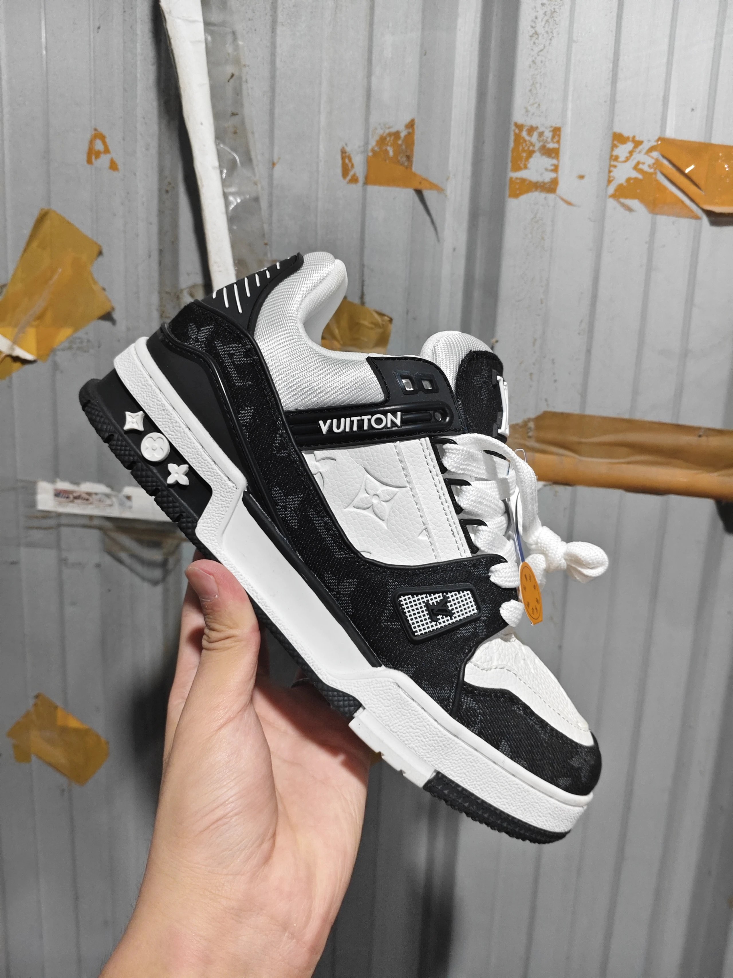 Louis Vuitton  Trainer Ultra-Low Promotional Styles