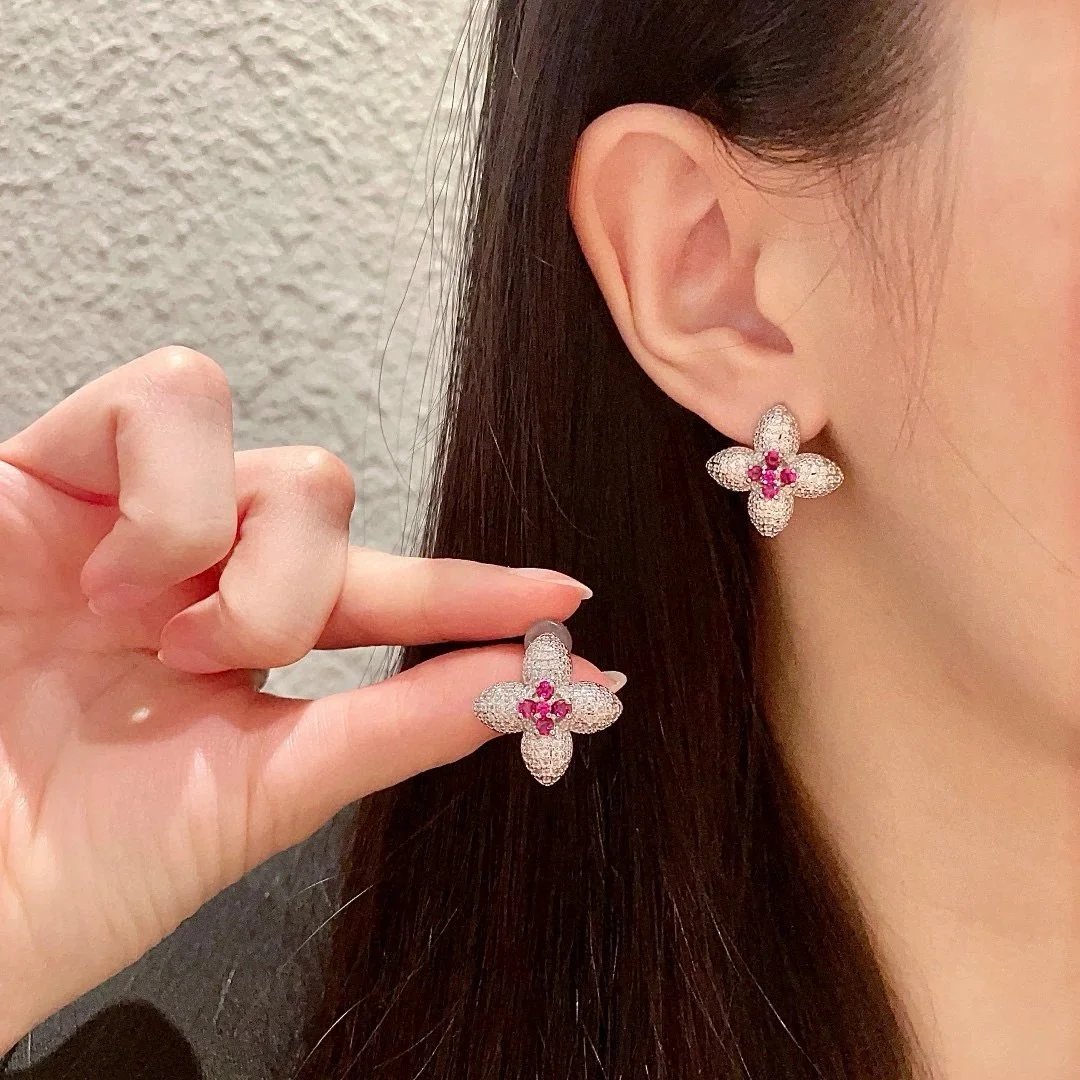 Phoebloom Jewelry Classic Four-Leaf Clover Zirconia Earrings