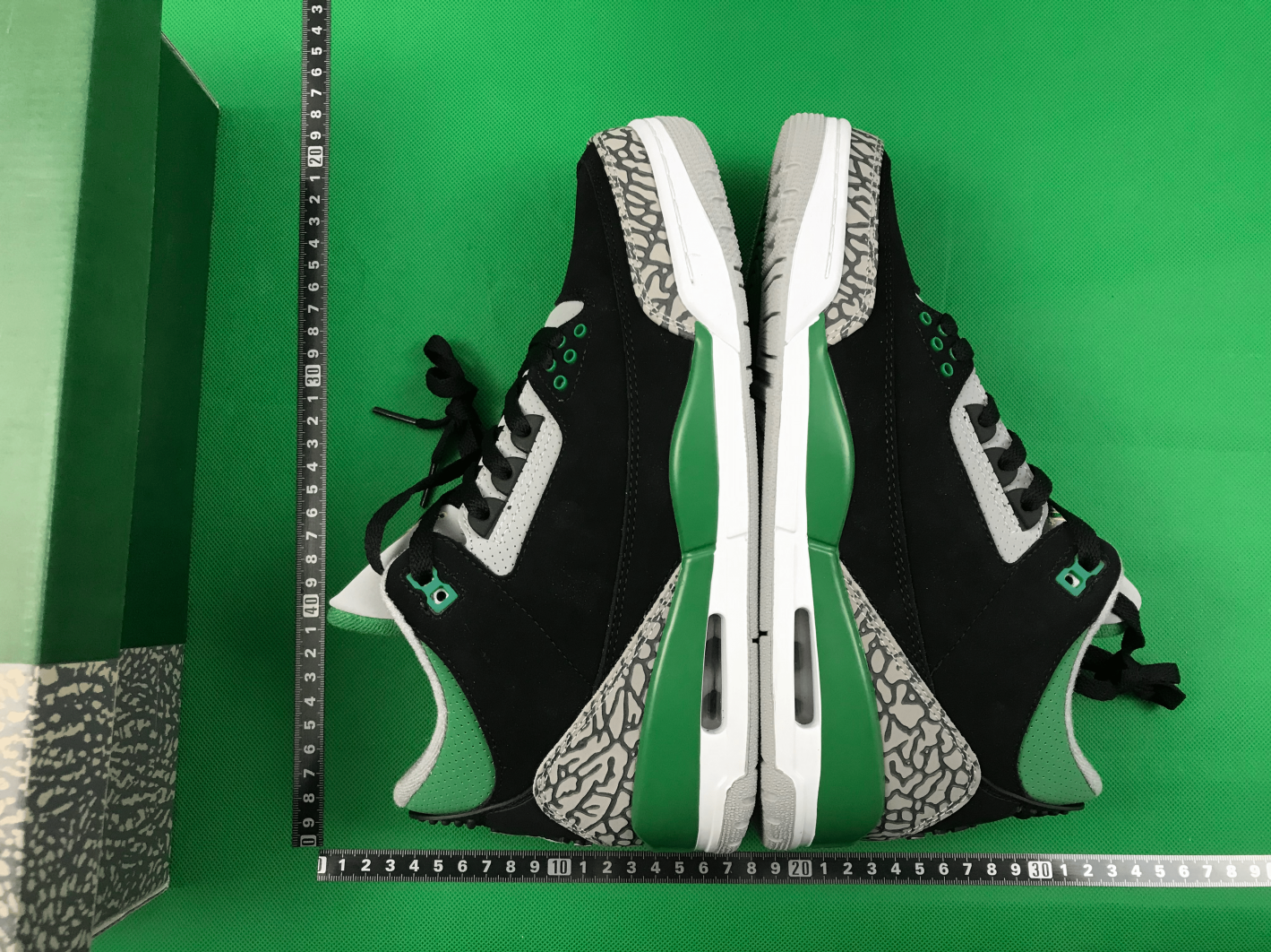 Nike Air Jordan 3 Retro "Pine Green"