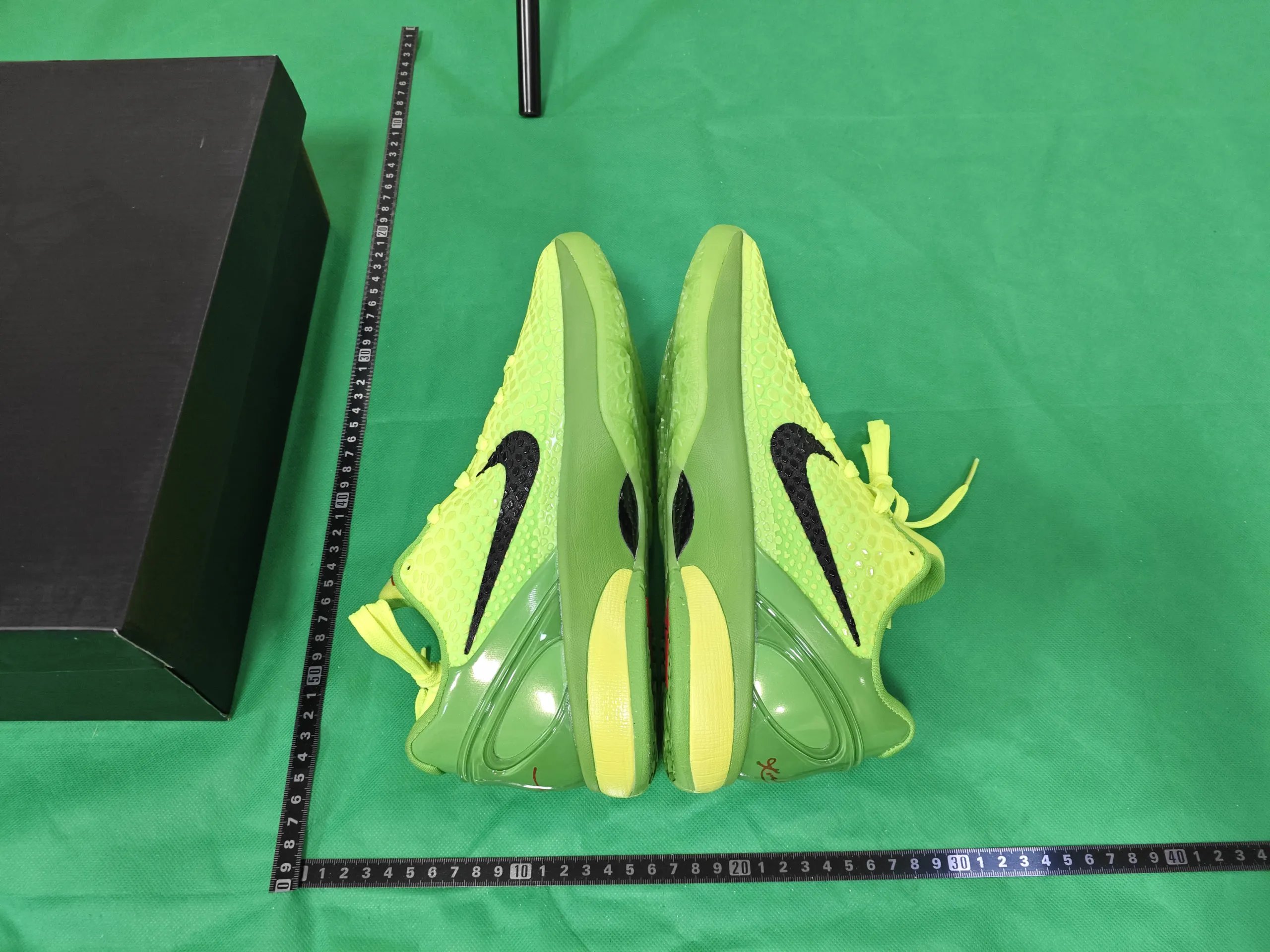 Nike Kobe 6 Protro “Grinch”