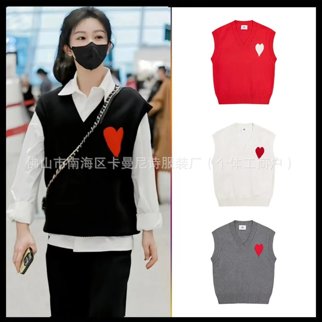 AMI Paris Ami de Coeur V-neck vest