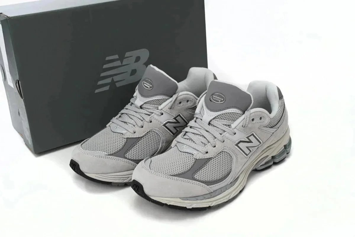 New Balance 2002R Sneakers