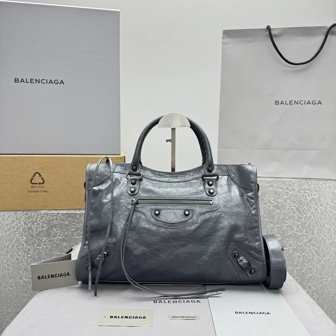 Balenciaga Le City Medium Bag in Black Arena Lambskin qc 2