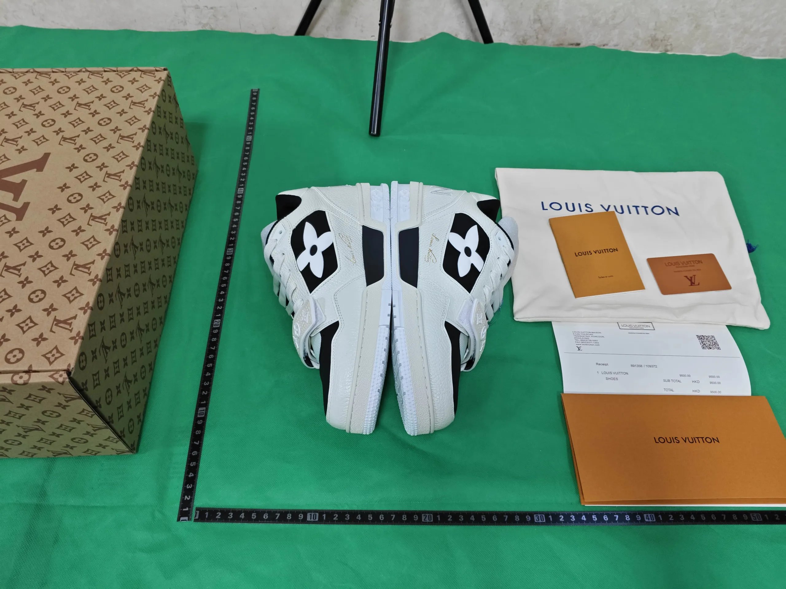 Louis Vuitton Trainer qc 2