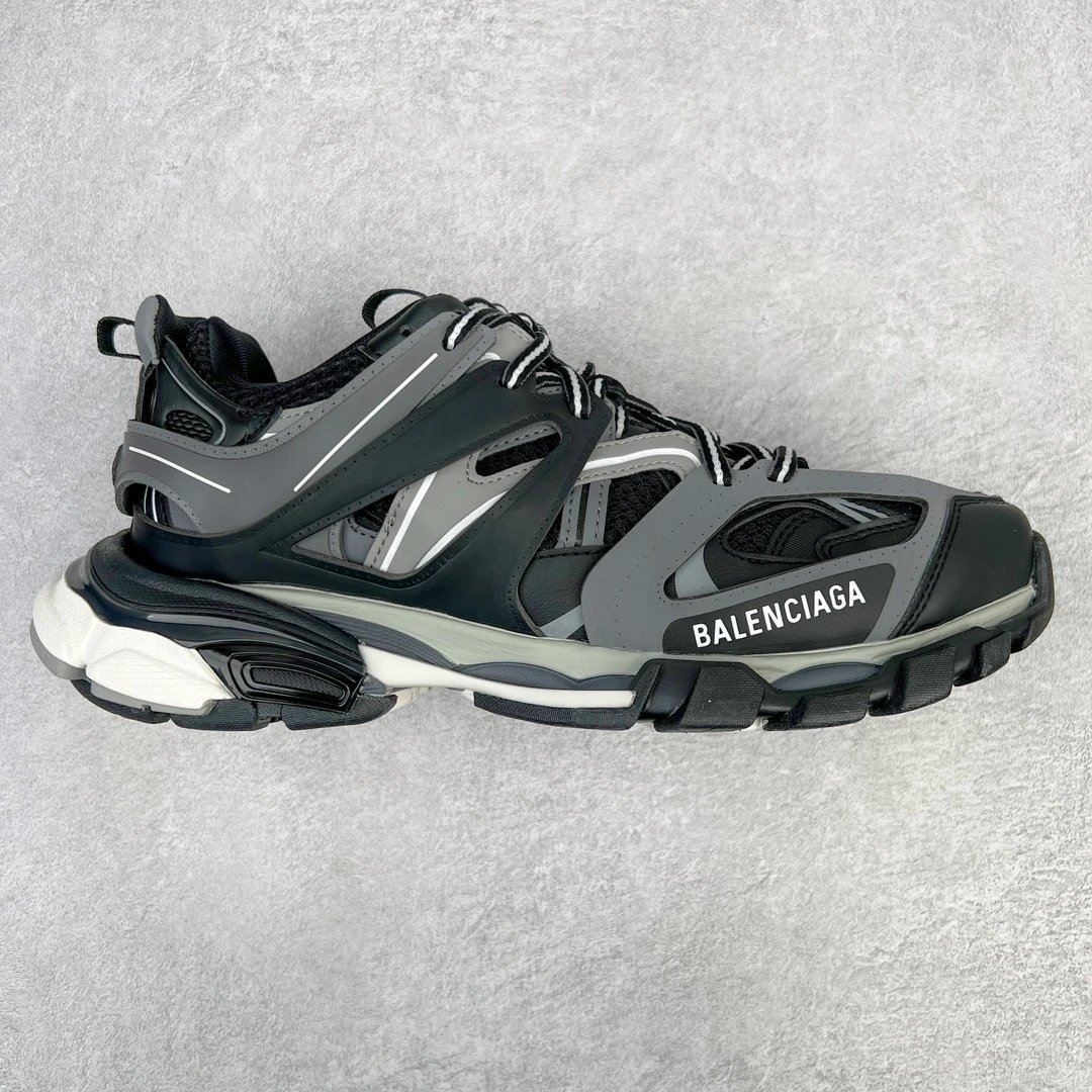 Balenciaga  Track  04 qc 3