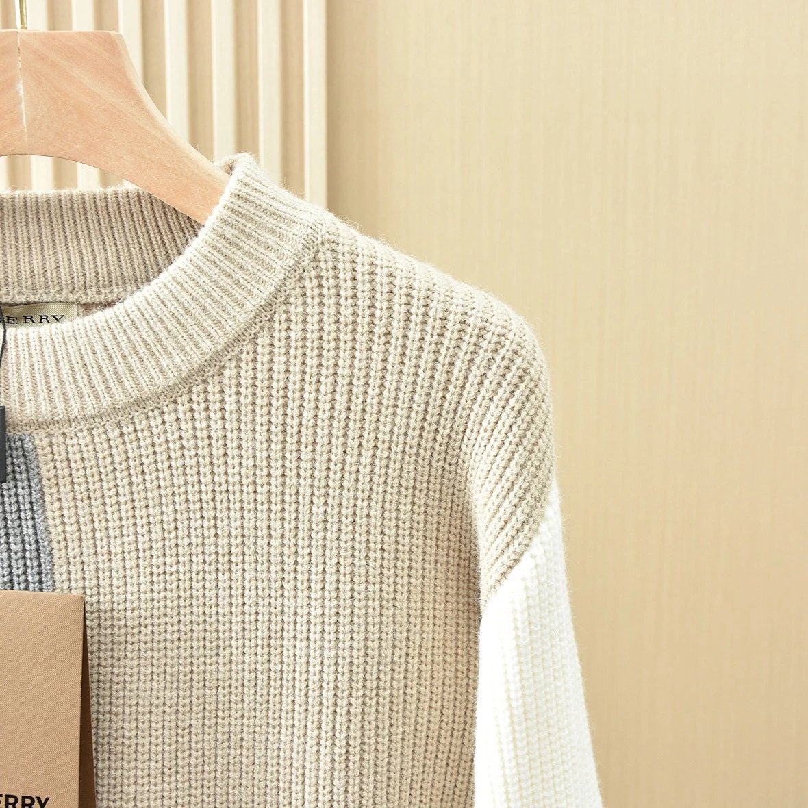 Burberry color-blocked sweater qc 7