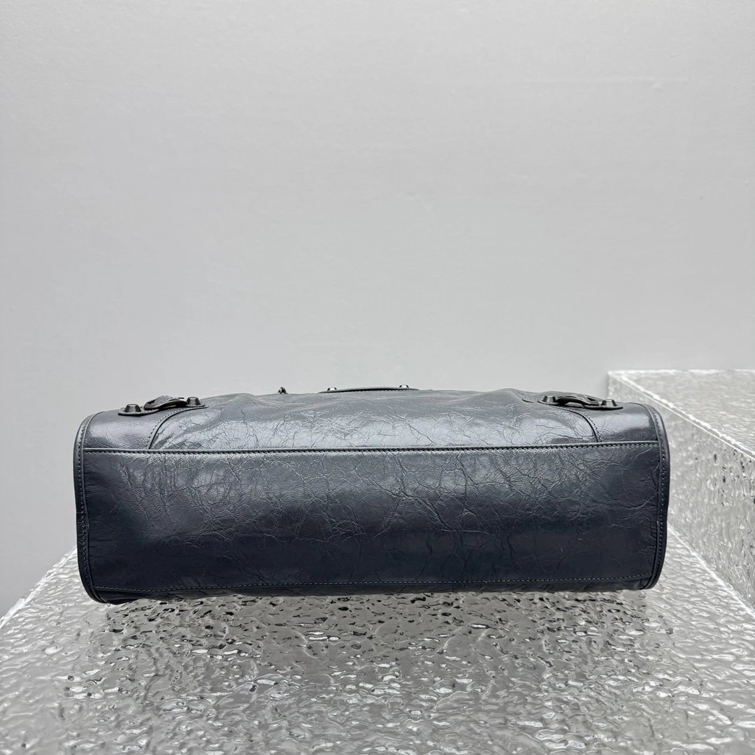 Balenciaga Le City Medium Bag in Black Arena Lambskin qc 5