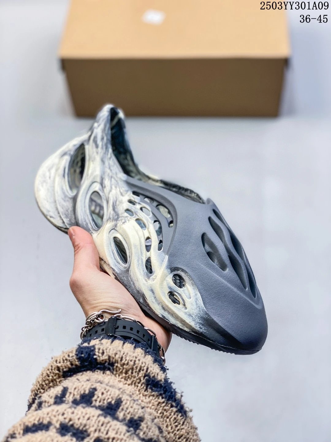 Adidas x Kanye West Yeezy Foam Runner qc 4