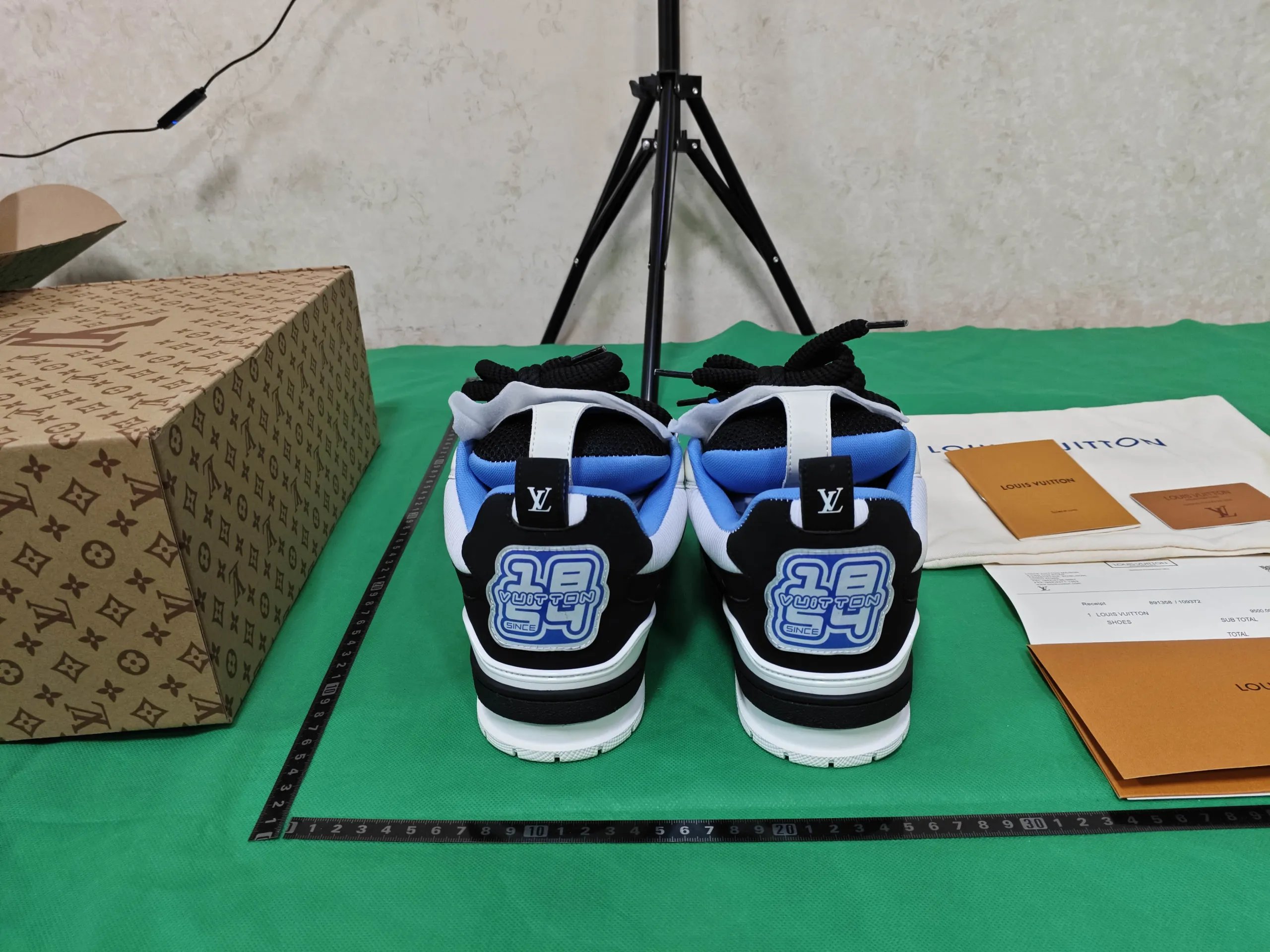 Louis Vuitton Trainer qc 4
