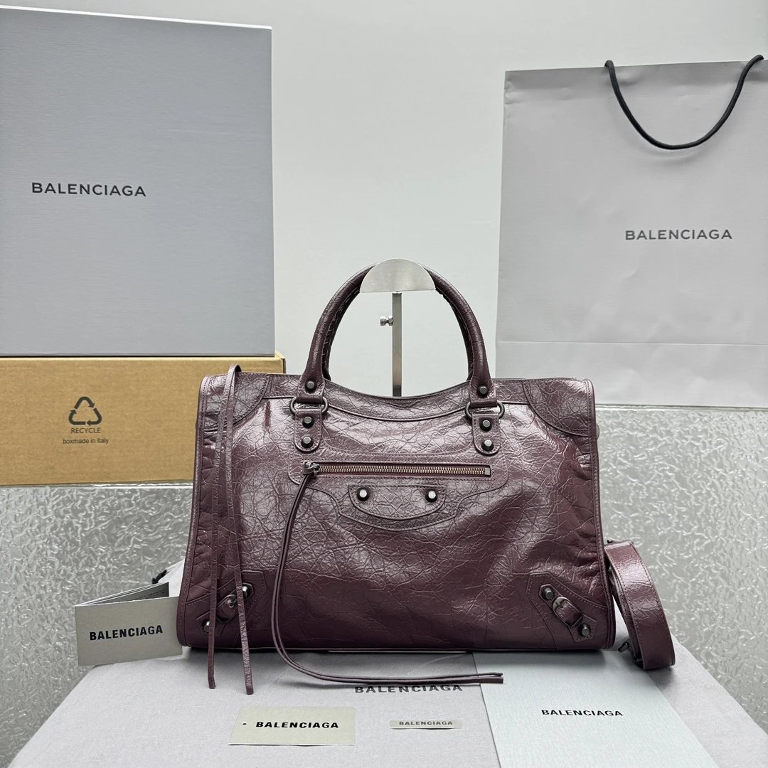 Balenciaga Le City Medium Bag in Black Arena Lambskin qc 1