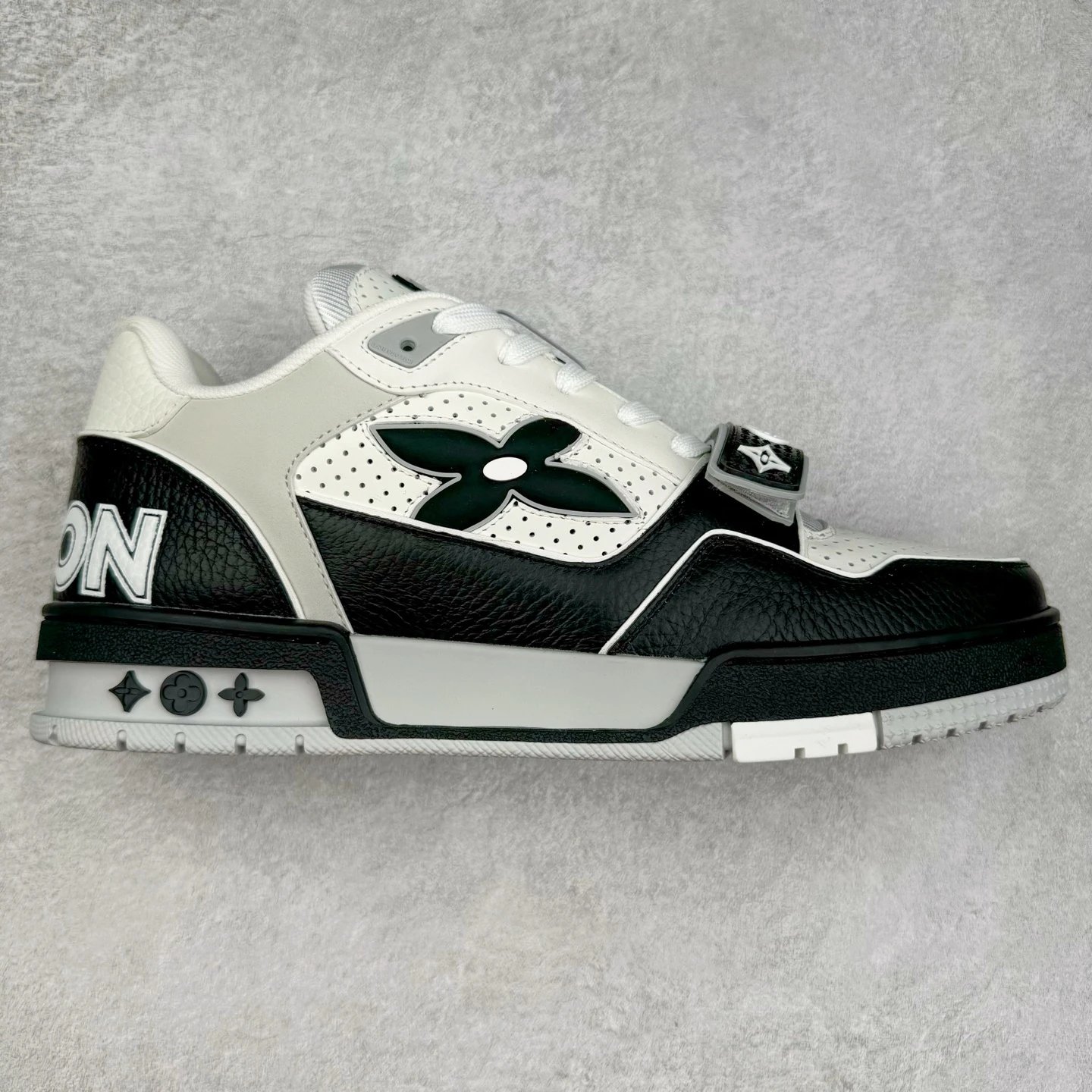 Louis Vuitton Trainer Velcro Strap qc 6