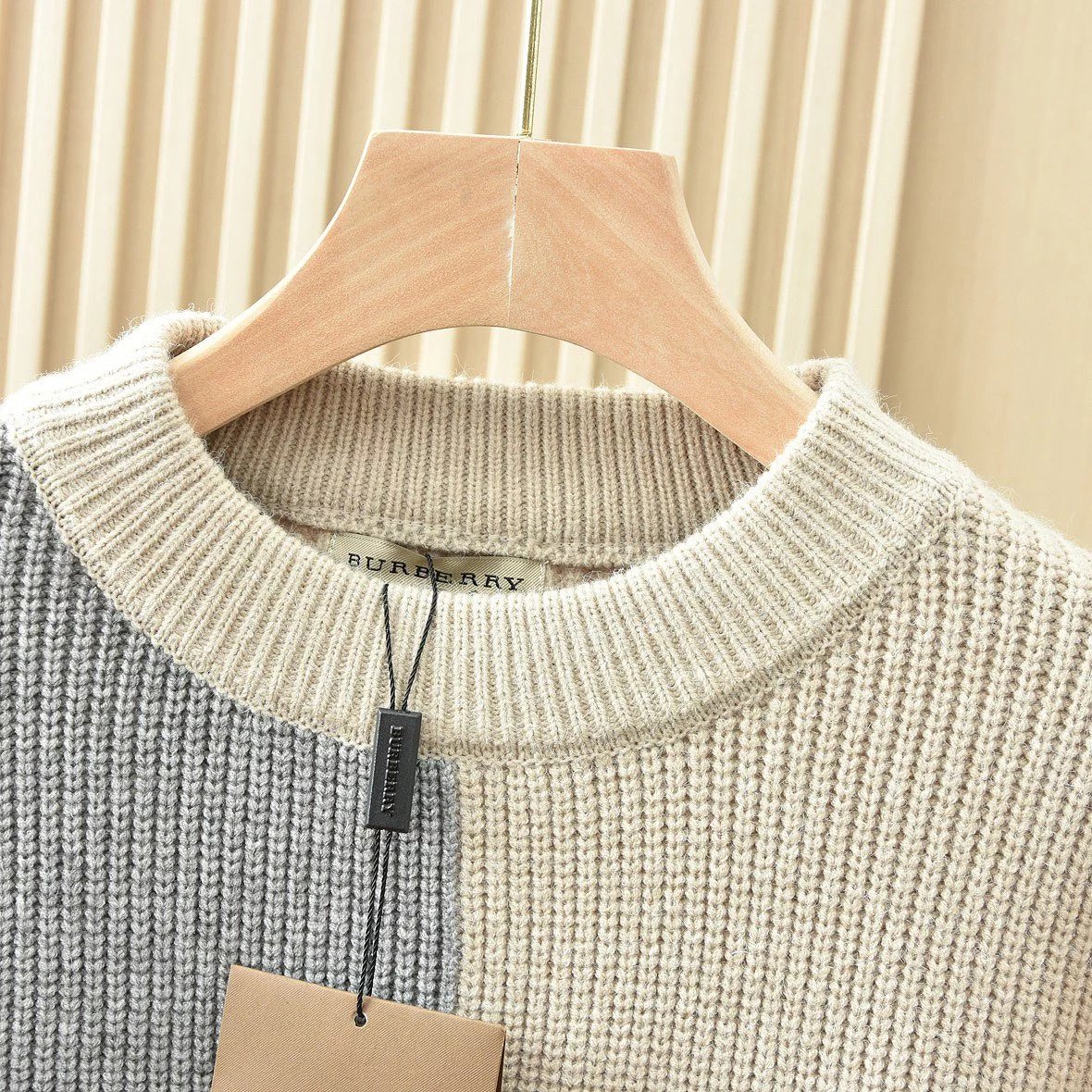 Burberry color-blocked sweater qc 6