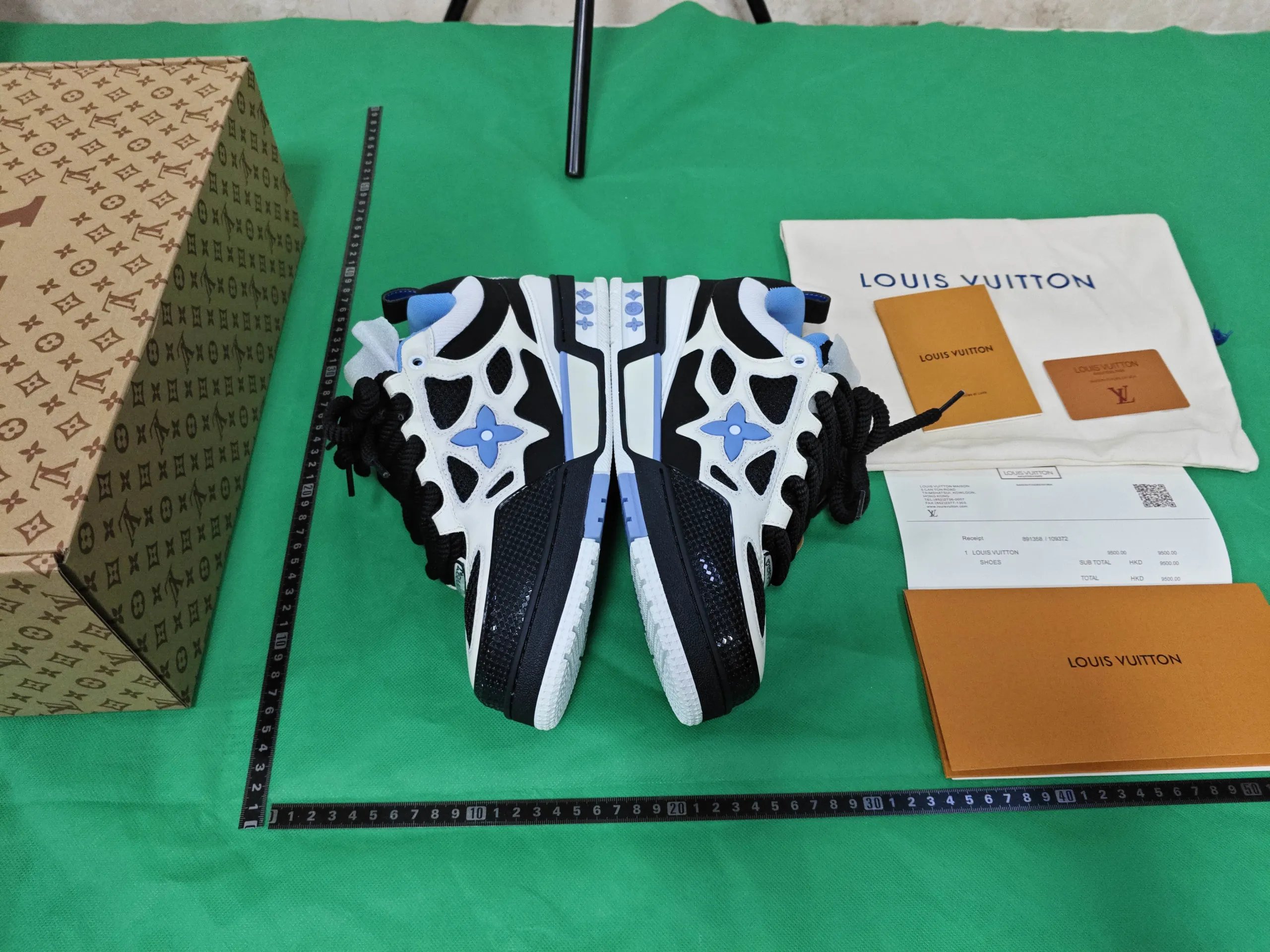 Louis Vuitton Trainer qc 6